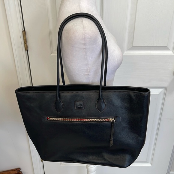 DOONEY AND BOURKE PURSE NWOT EXCELLENT CONDITION VERY CLEAN - Picture 1 of 8